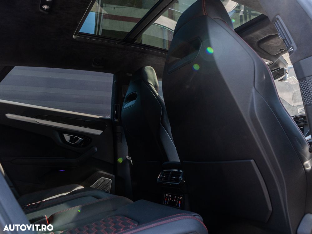 Lamborghini URUS - 36