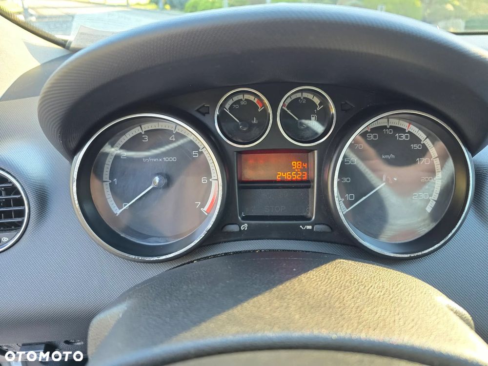 Peugeot 308 - 8