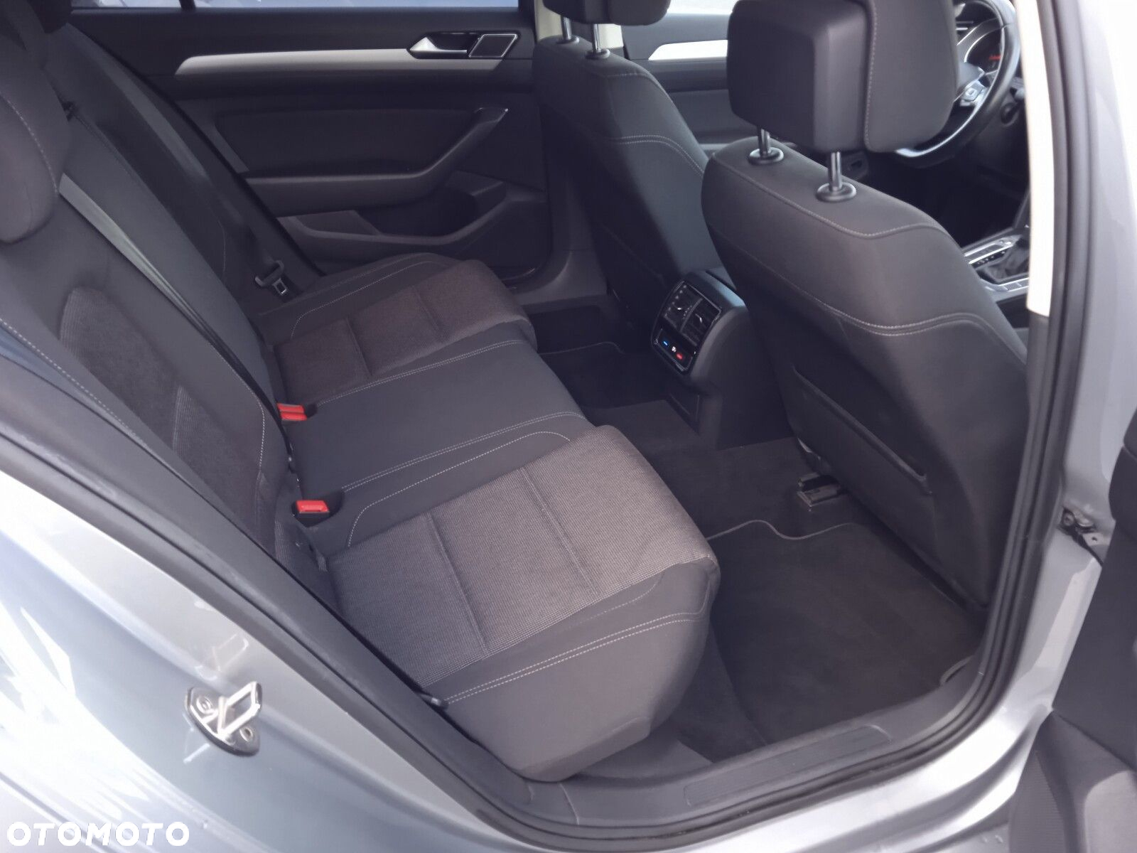 Volkswagen Passat - 13