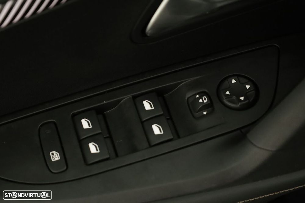 Peugeot 2008 1.2 PureTech Allure EAT8 - 21