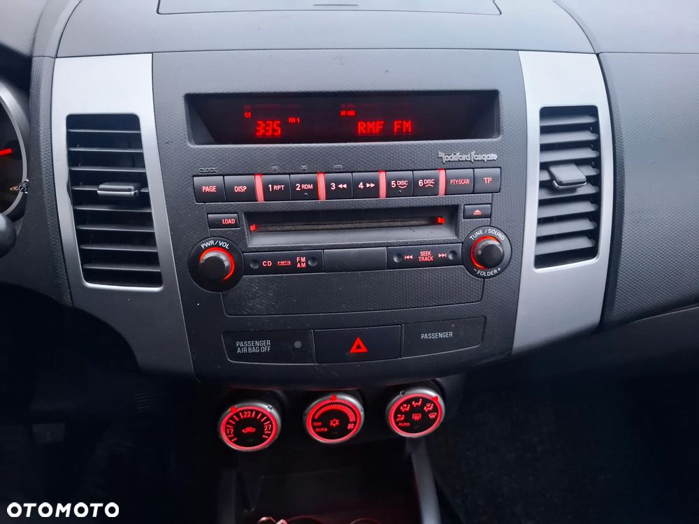 Mitsubishi Outlander - 11