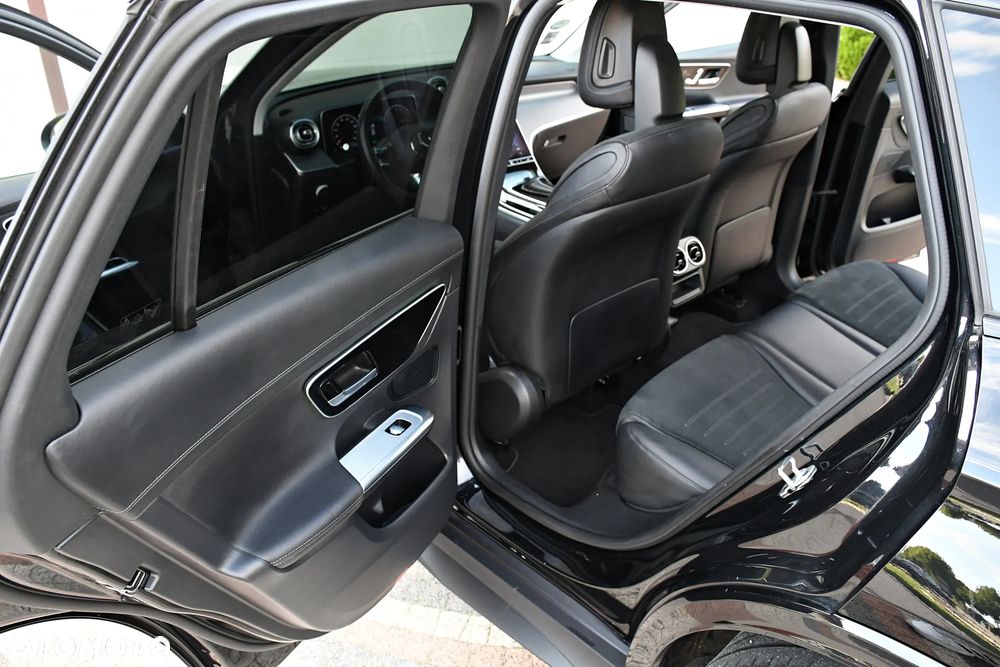 Mercedes-Benz GLC 300 e PHEV 4-Matic AMG Line - 25