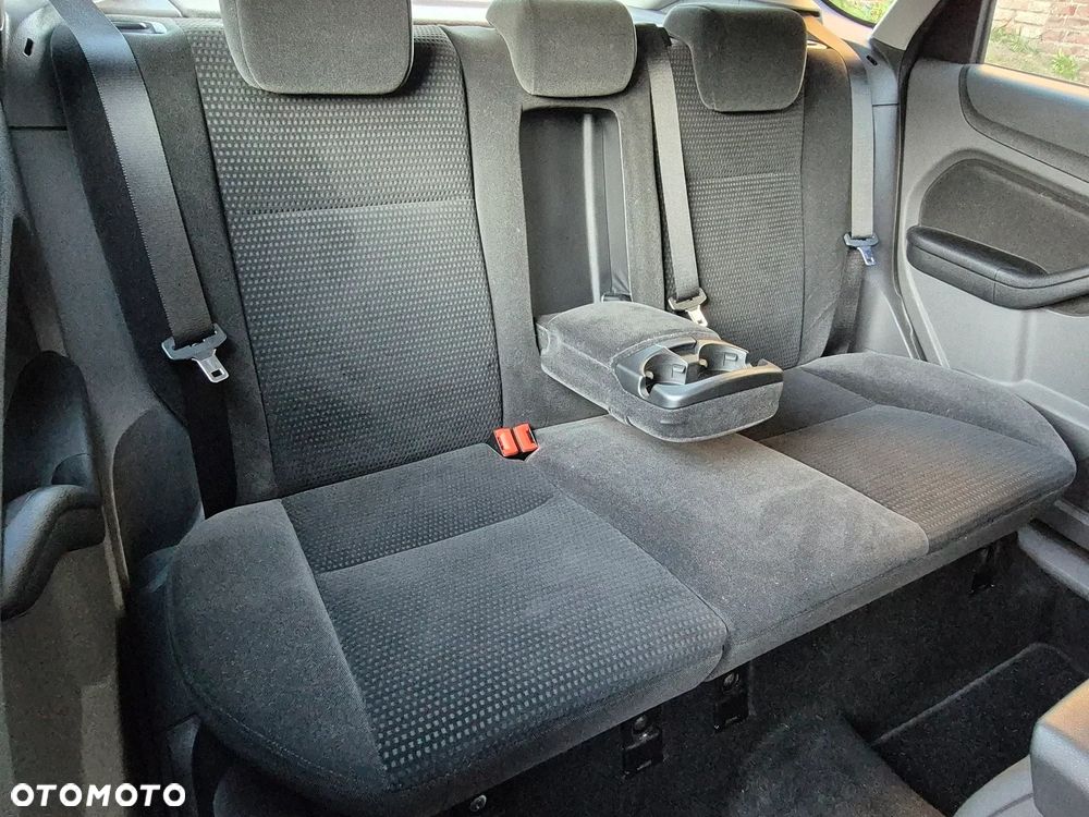 Ford Focus 1.6 16V Ghia - 30