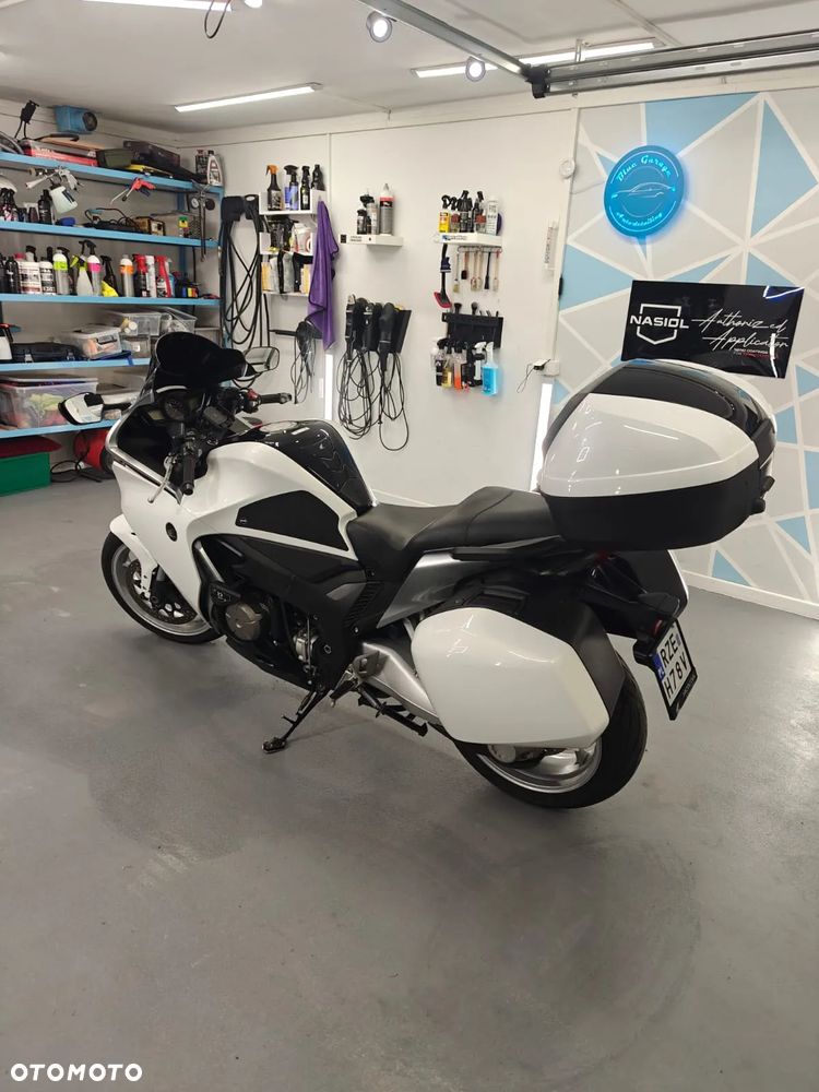 Honda VFR - 4