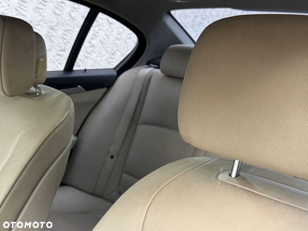 BMW Seria 5 528i xDrive - 20