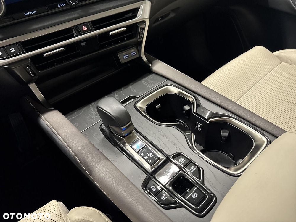 Lexus RX 450h+ Omotenashi - 23