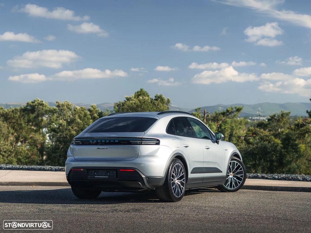 Porsche Macan Electric 4 - 7