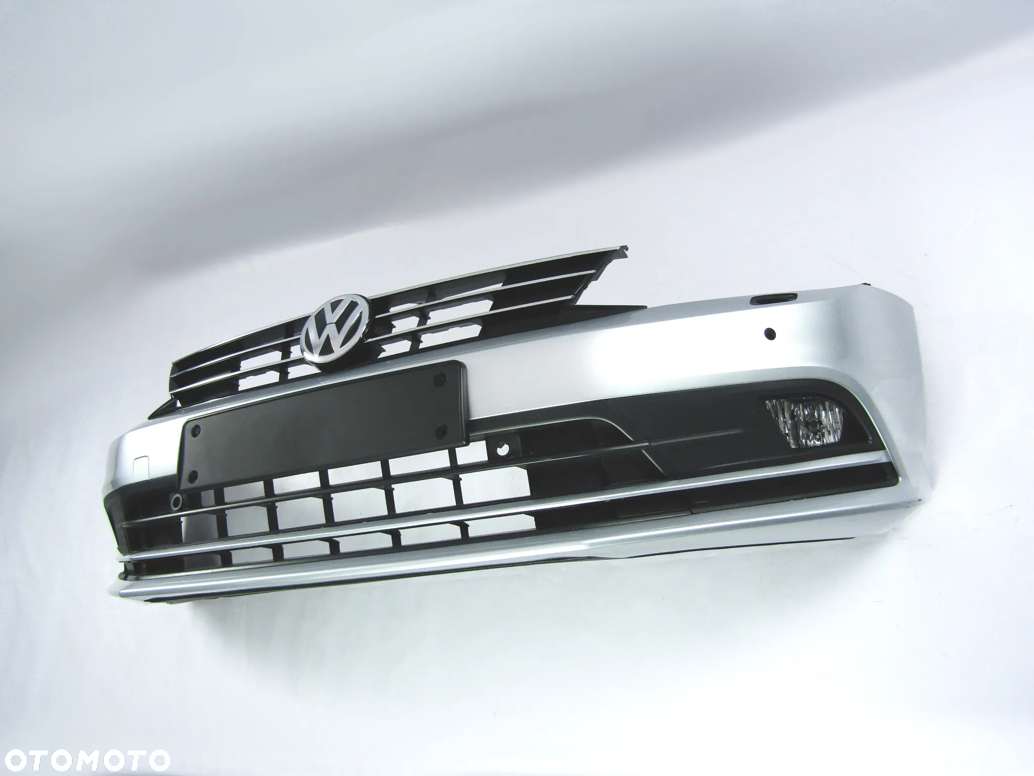 Zderzak przedni VW Jetta 15 - 18 Sprysk. / Pdc-4 Lakier LA7W - 8