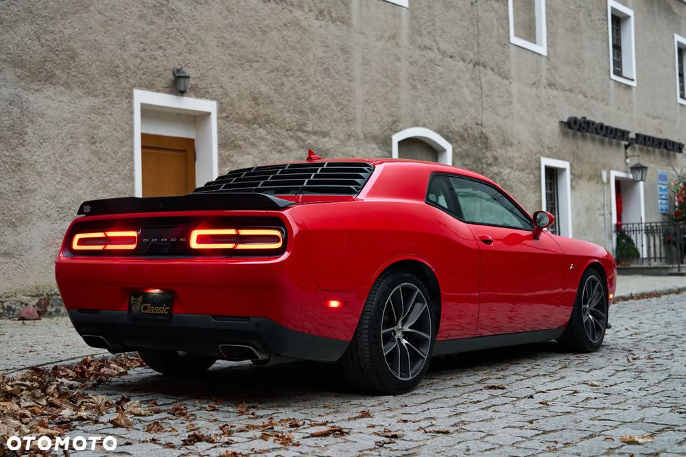 Dodge Challenger - 9
