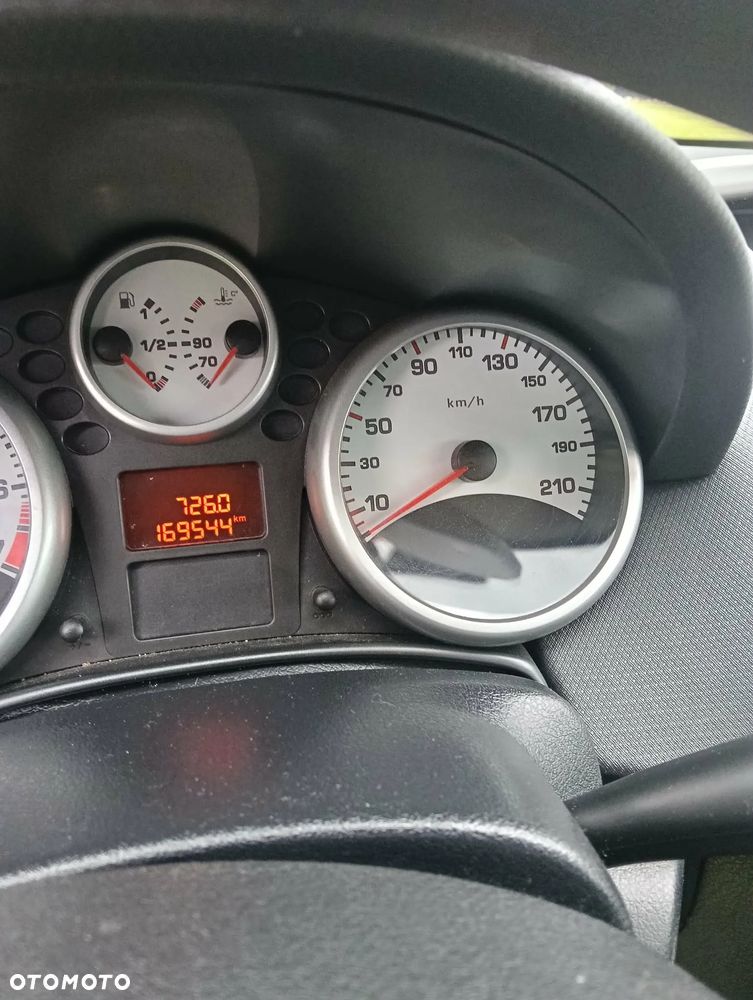 Peugeot 207 1.4 - 5