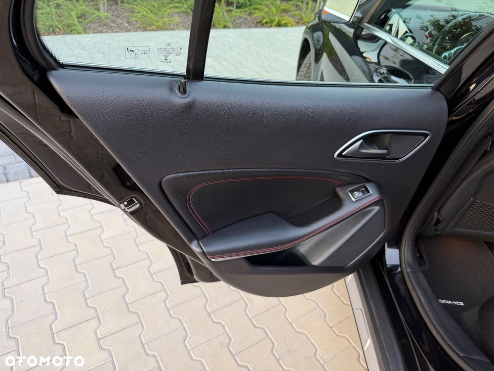 Mercedes-Benz GLA 250 4Matic 7G-DCT AMG Line - 25