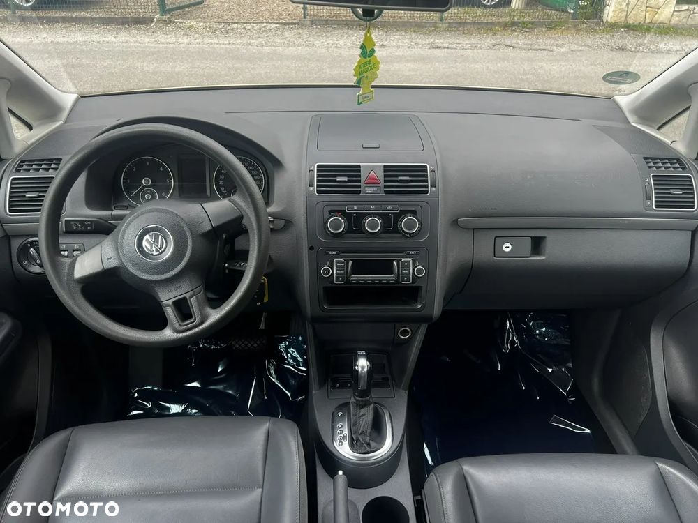 Volkswagen Touran - 11