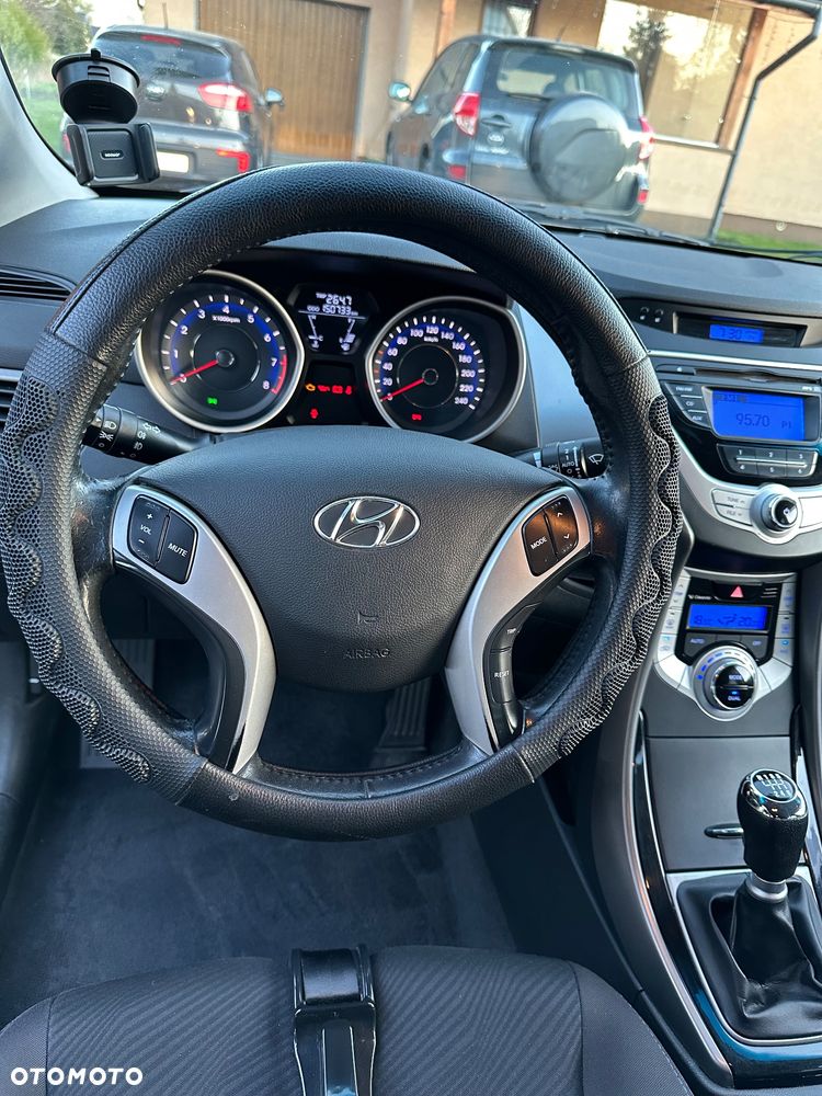 Hyundai Elantra 1.6 Comfort - 36