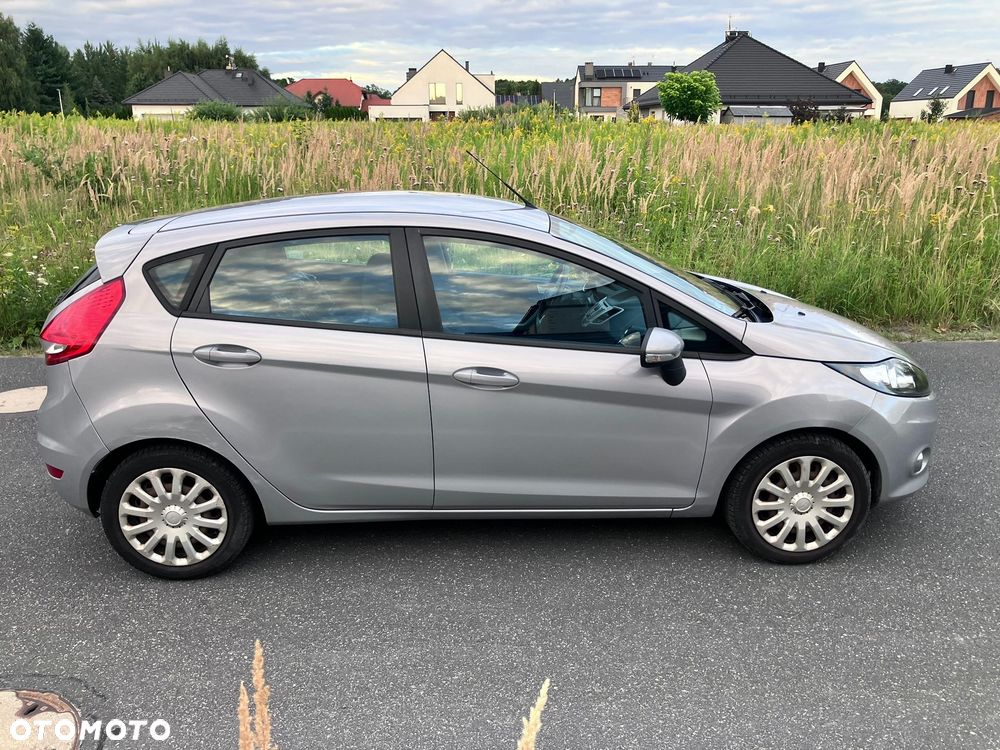 Ford Fiesta 2012 photo 2