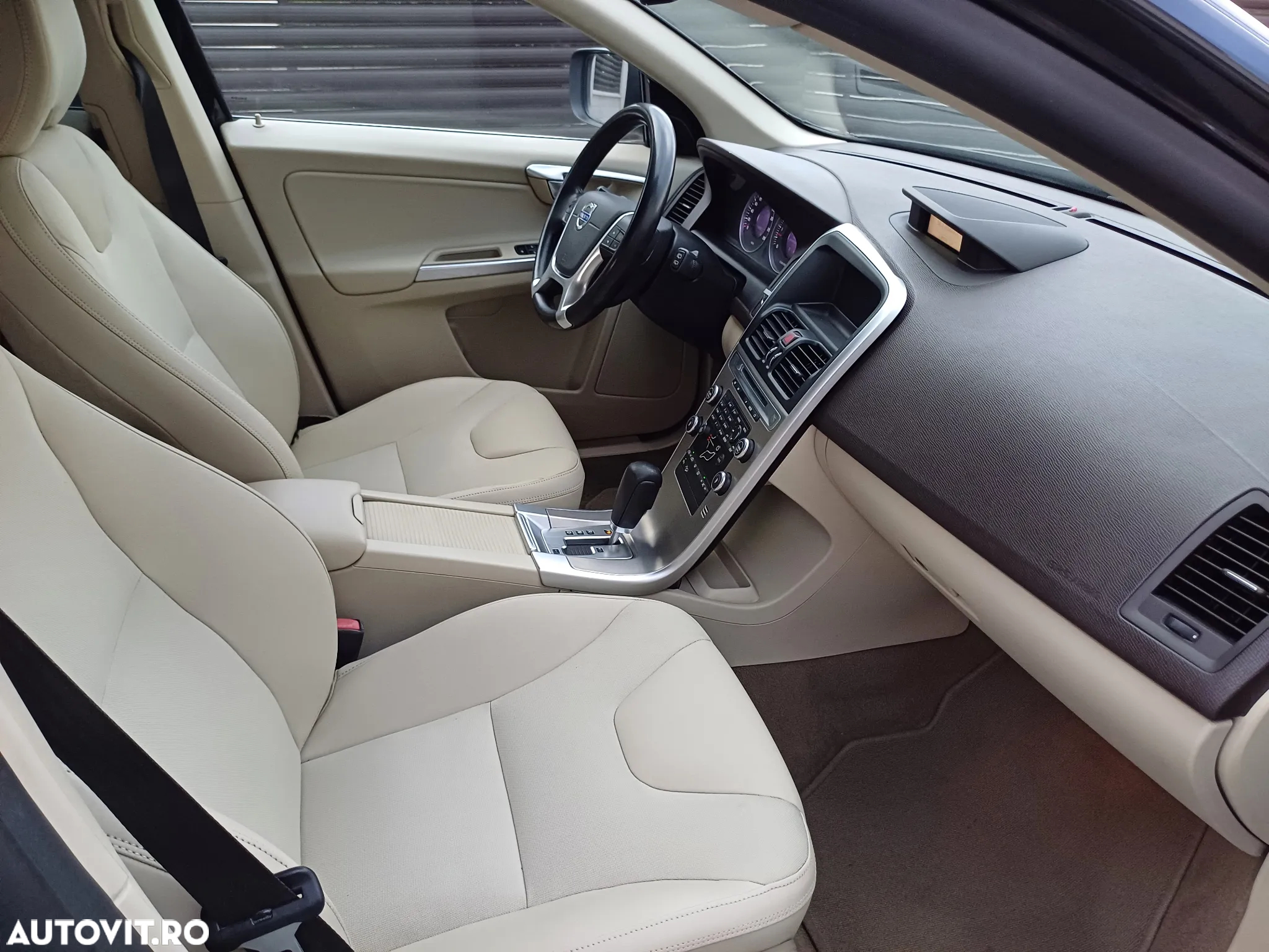 Volvo XC 60 D5 AWD Geartronic Kinetic - 11