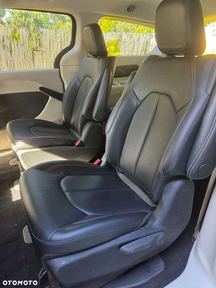 Chrysler Pacifica - 34
