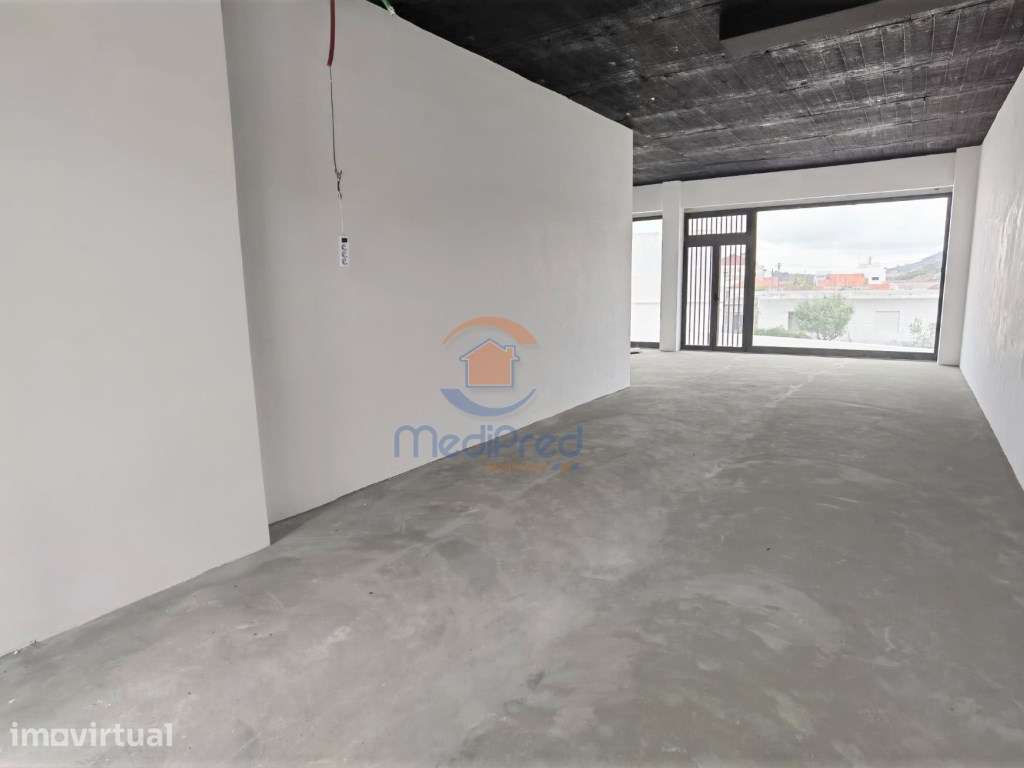 Loja NOVA com 70 m2 em Caneças - Grande imagem: 2/6