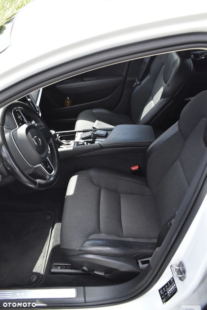 Volvo V90 D4 Momentum Pro - 39