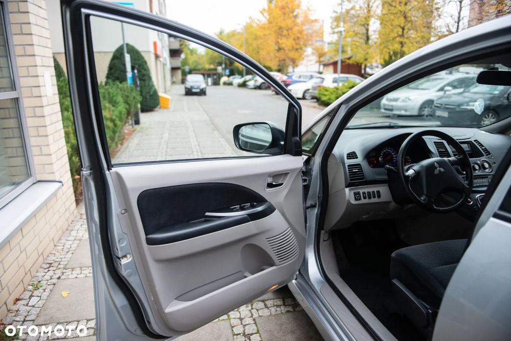 Mitsubishi Grandis 2.0 DI-D 6-Sitzer Intense - 15