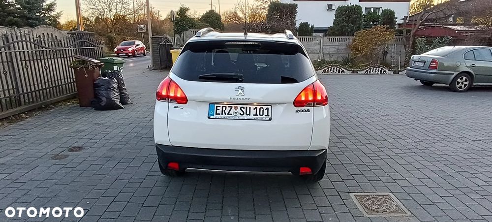 Peugeot 2008 1.2 Pure Tech Allure S&S - 13