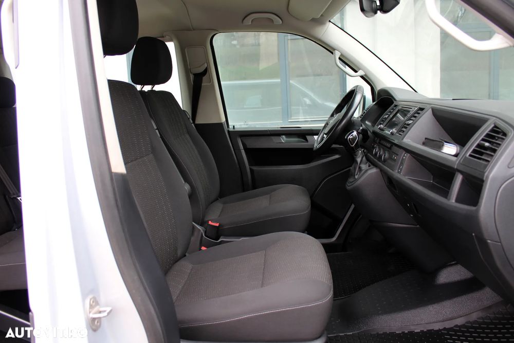 Volkswagen Caravelle - 9