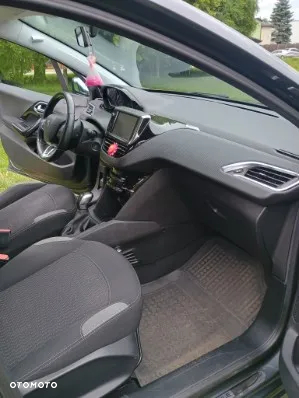 Peugeot 208 1.2 PureTech Style - 11