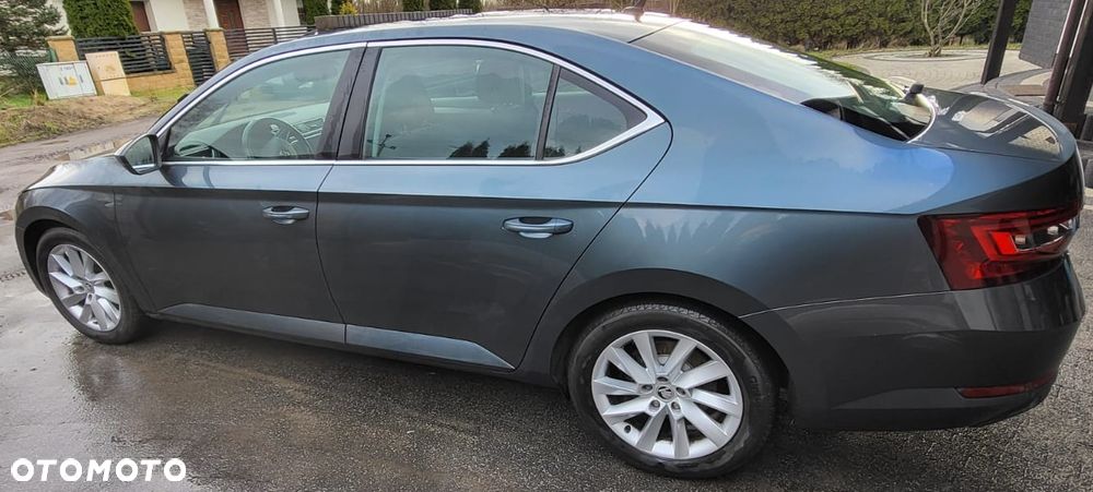 Skoda Superb 2.0 TDI Style DSG - 6