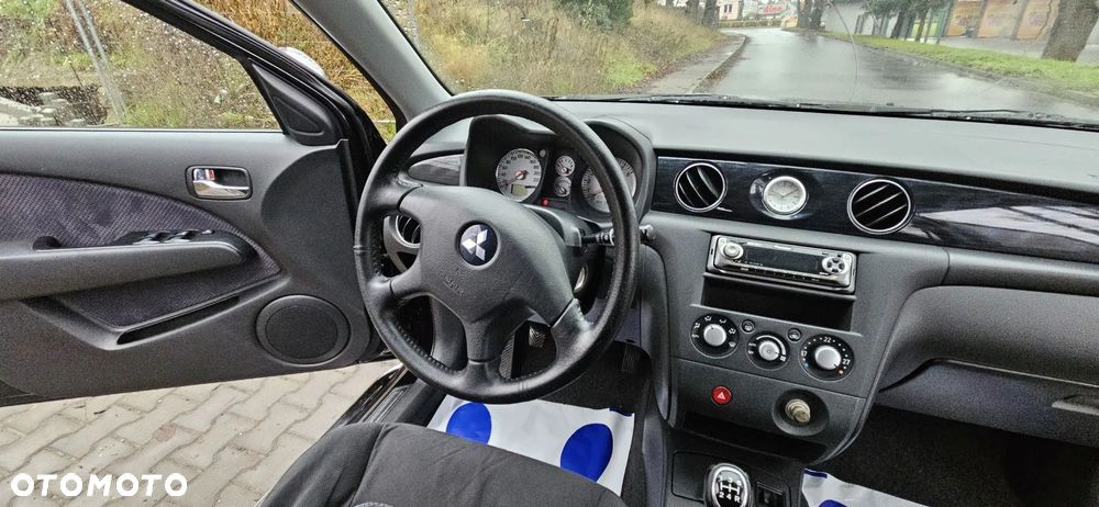 Mitsubishi Outlander 2.0 4WD Invite - 17