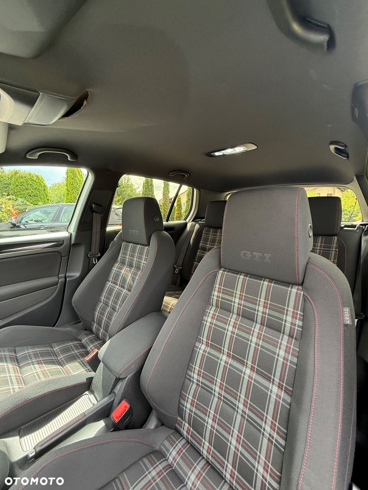 Volkswagen Golf - 27