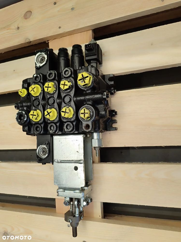 Rozdzielacz hydrauliczny 2000221230 BUCHER - 10
