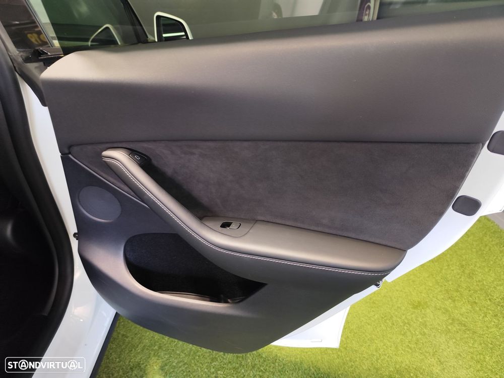 Tesla Model Y RWD - 32