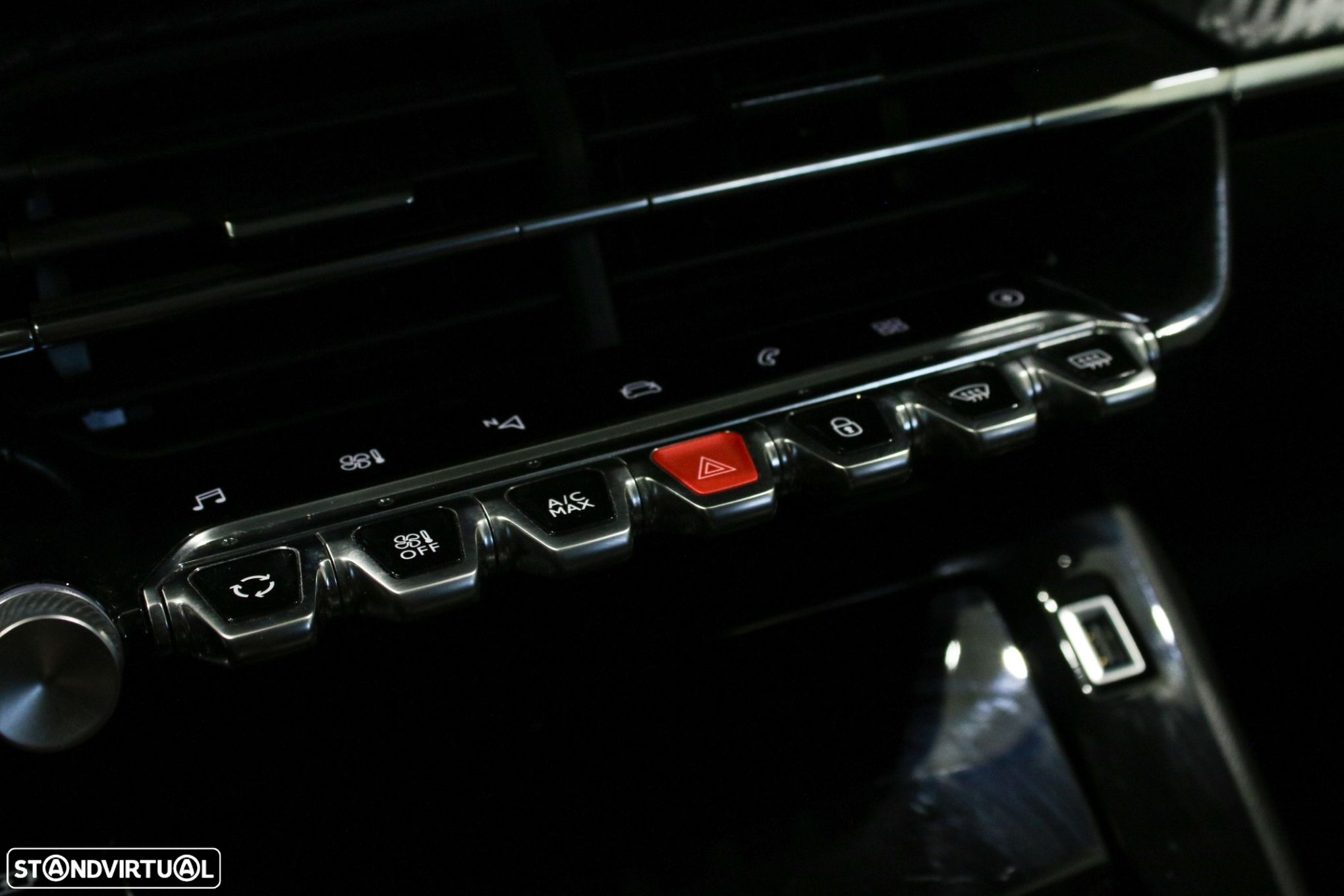Peugeot e-208 Allure - 19