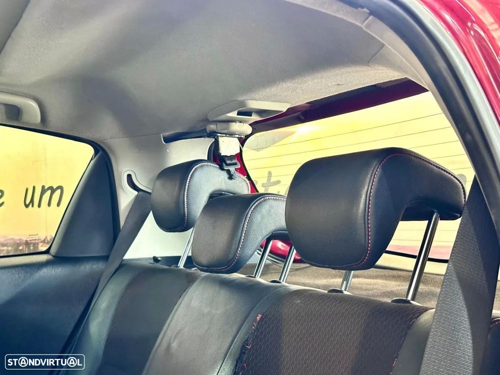 Toyota Yaris 1.4 D-4D Sport +P.Tec. +P.Plus+P.Luxury - 13