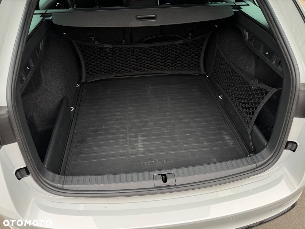 Skoda Octavia 2.0 TSI RS DSG - 28