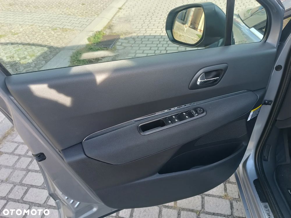 Peugeot 5008 2015