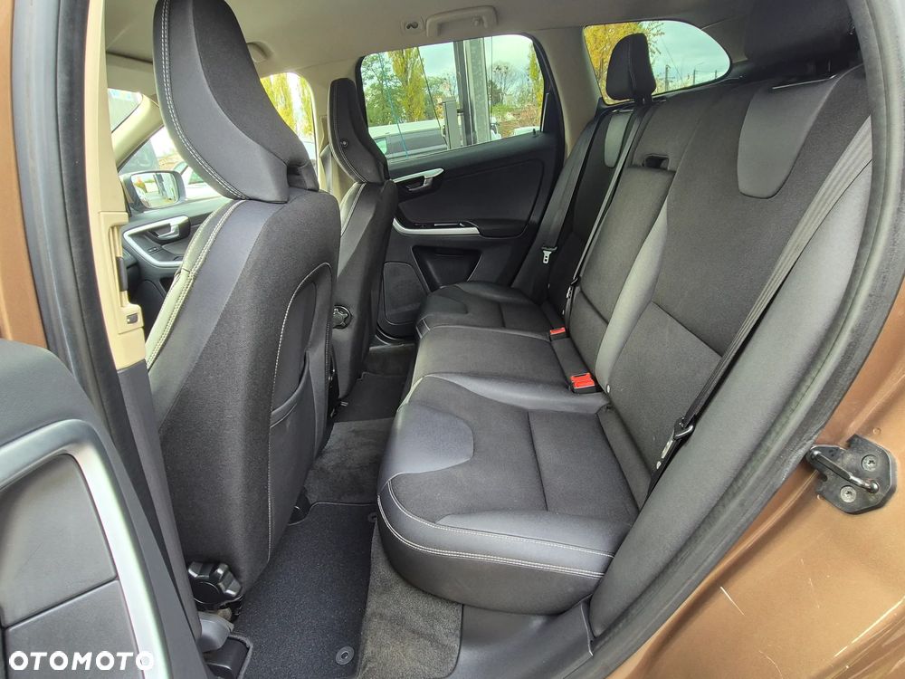 Volvo XC 60 2.4D AWD Momentum - 29