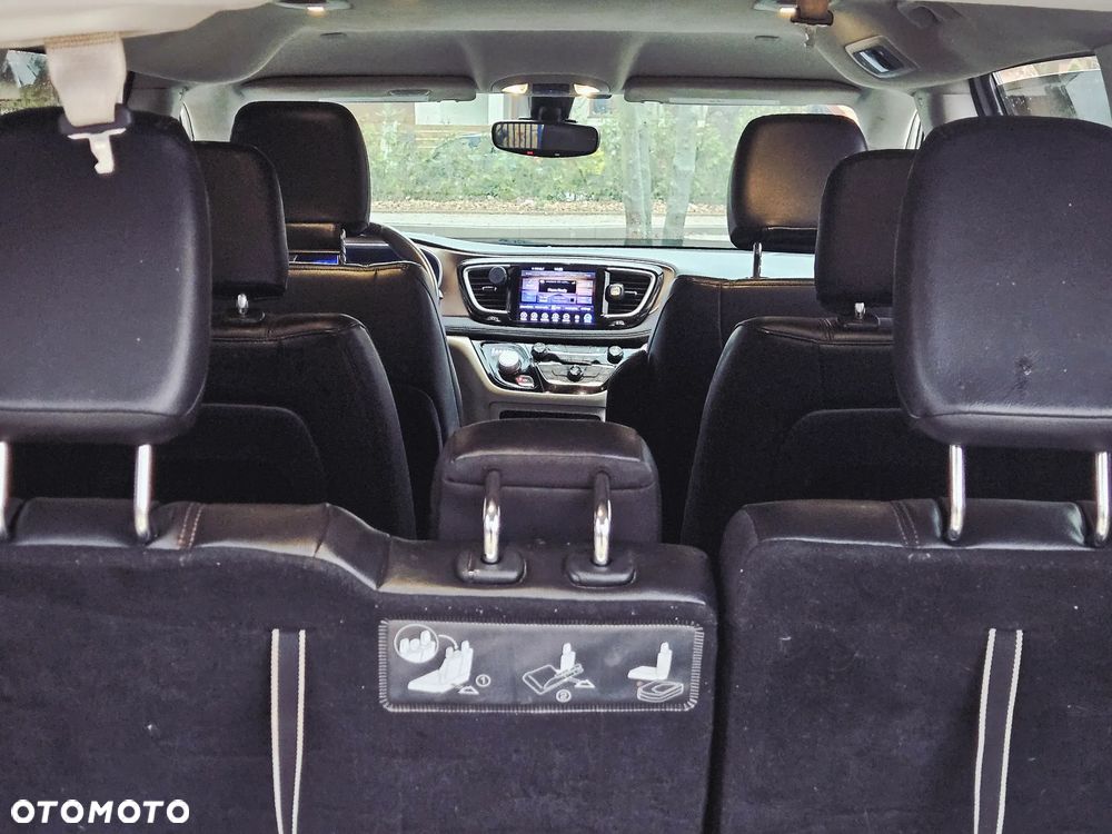 Chrysler Pacifica - 17