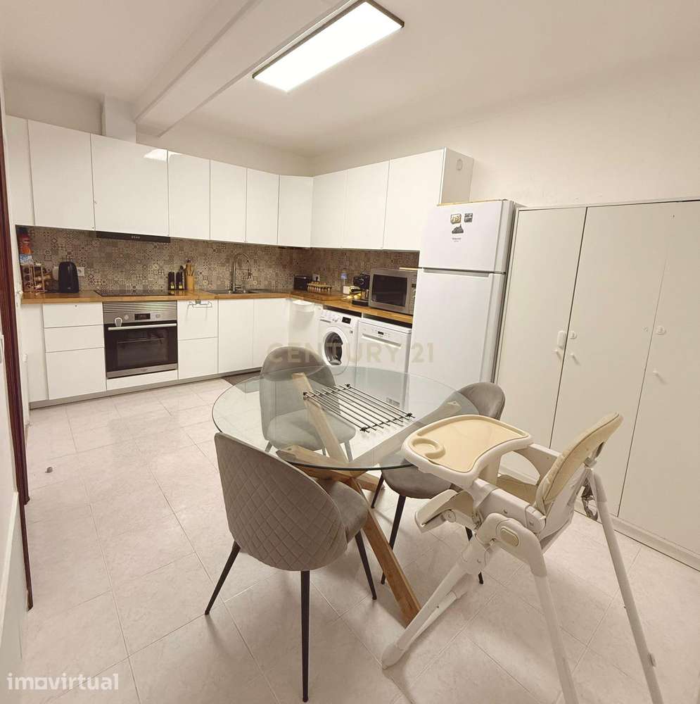 Rentabilidade e Localização | Moradia T4 remodelada no centro do Bomba - Grande imagem: 3/36