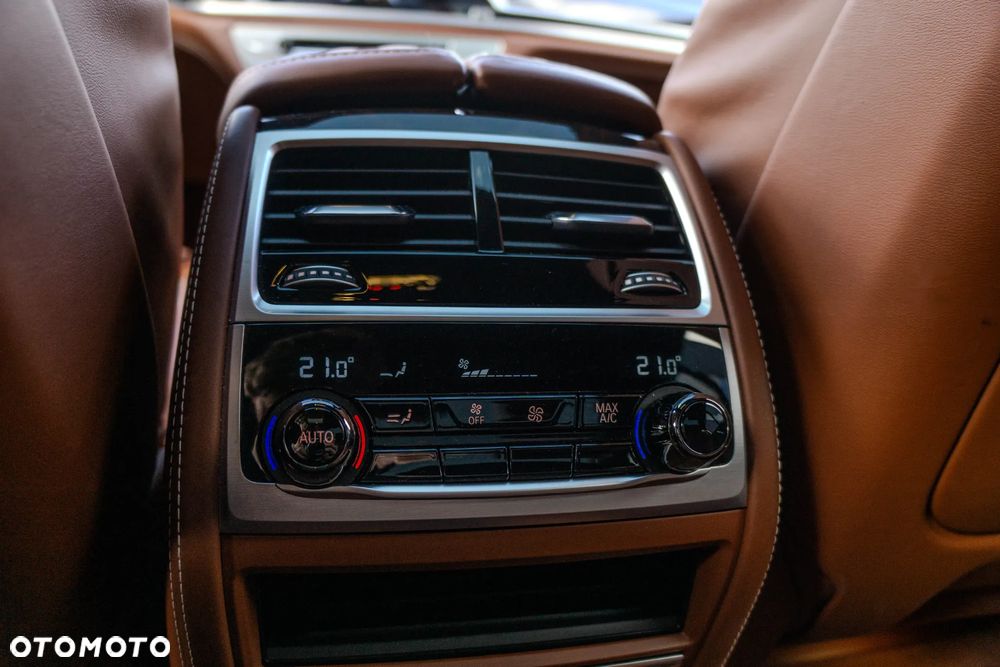 BMW Seria 7 750i xDrive - 28