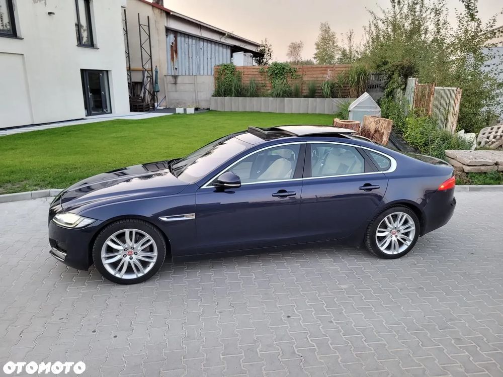 Jaguar XF 20d Prestige - 8