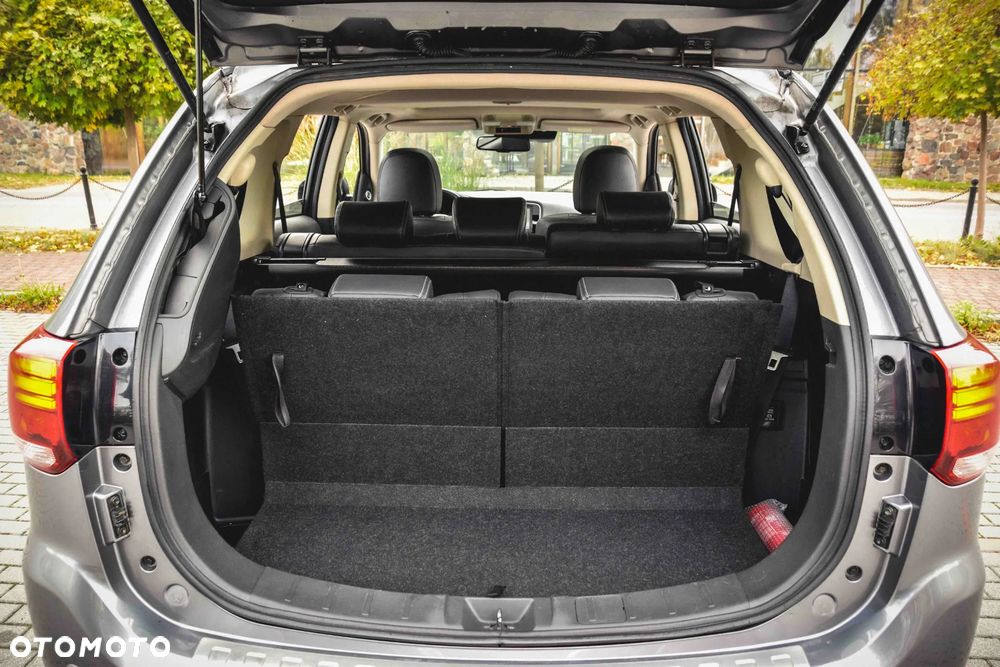Mitsubishi Outlander 2.0 Intense + Navi 4WD CVT - 23