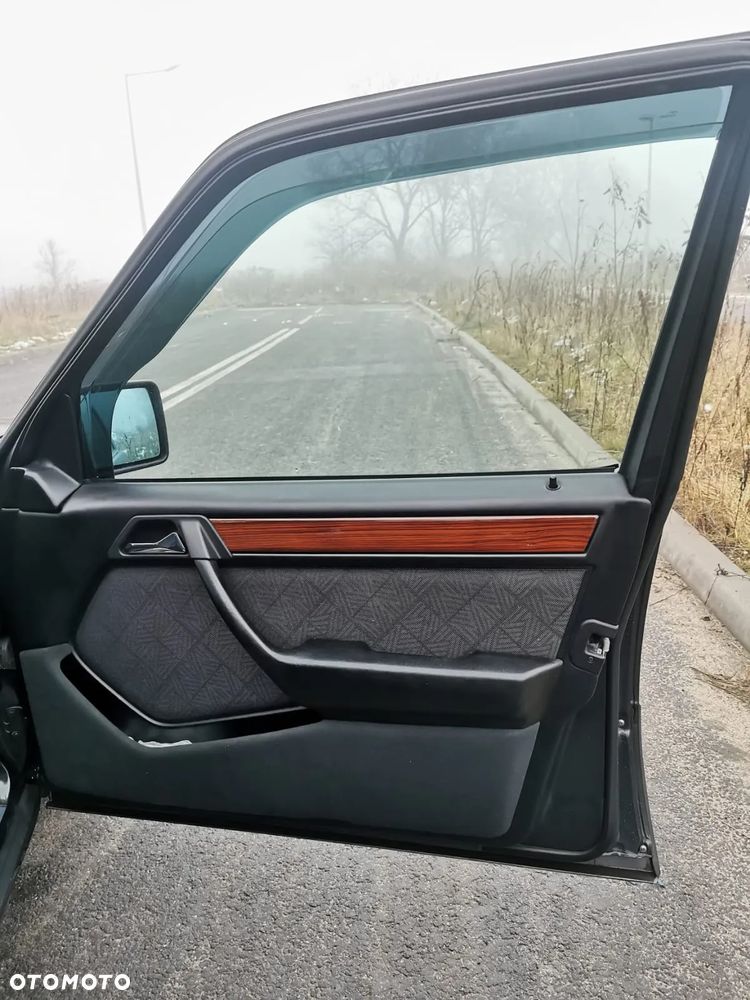 Mercedes-Benz W124 (1984-1993) - 13