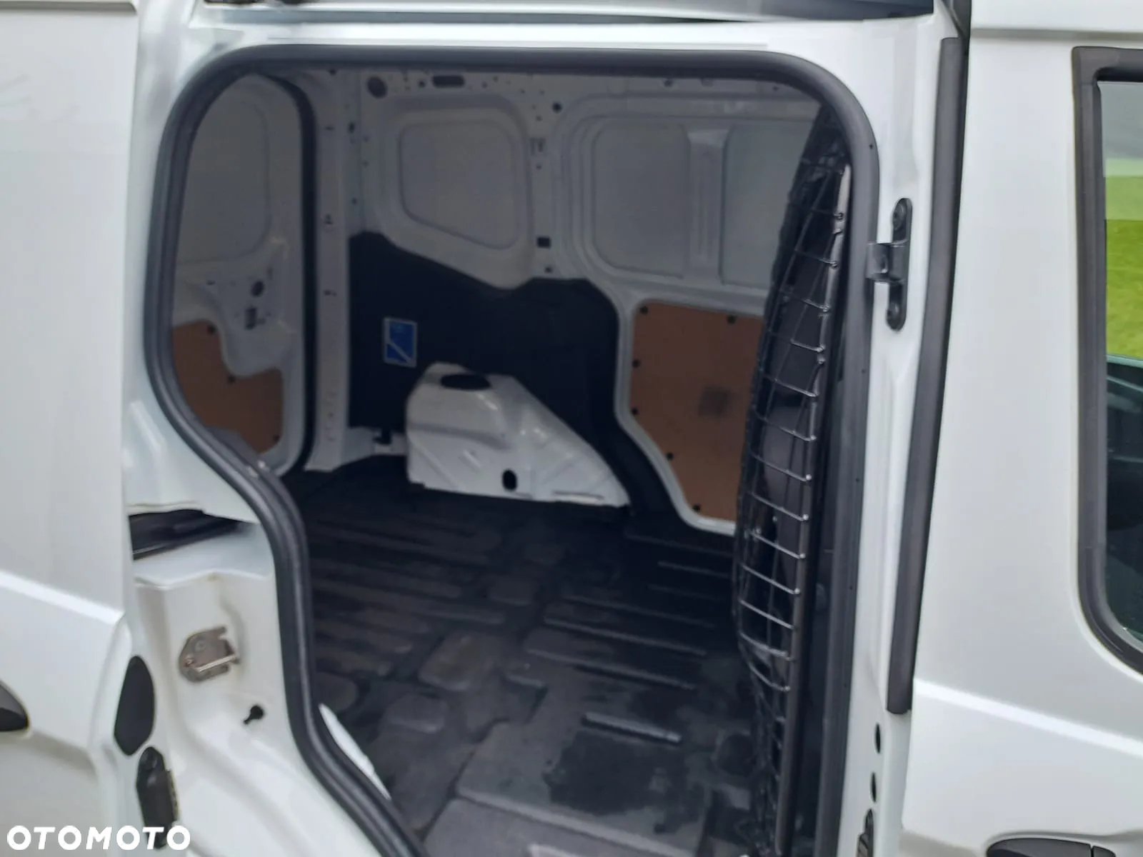Ford Transit Courier - 12
