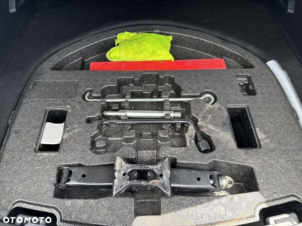 Toyota Corolla 2.0 Hybrid Comfort - 28
