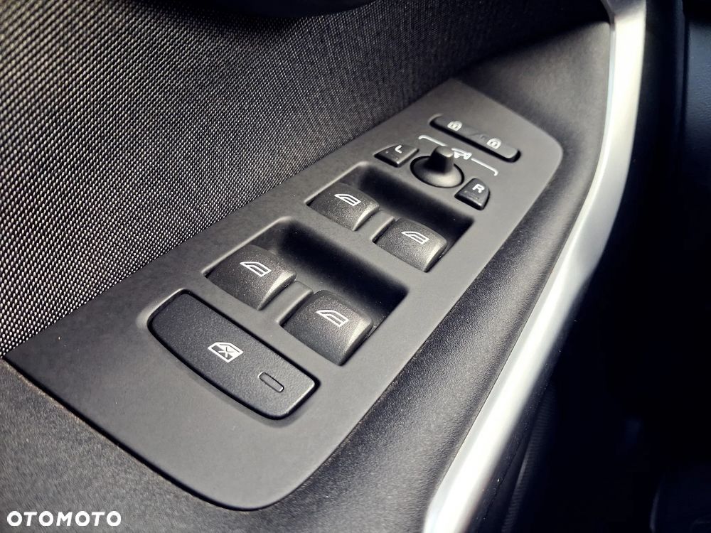 Volvo V40 D2 Summum - 34
