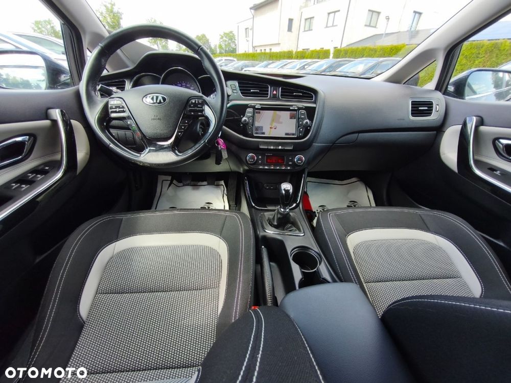 Kia Ceed - 8