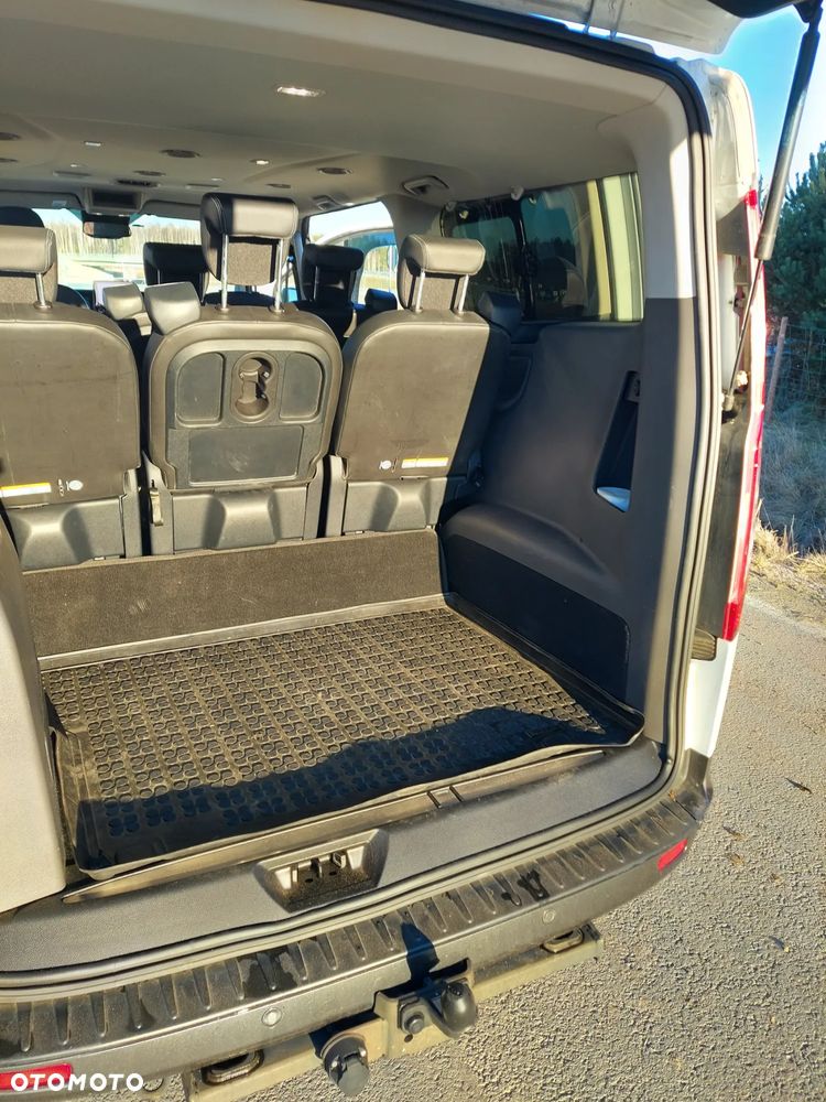 Ford Tourneo Custom - 12