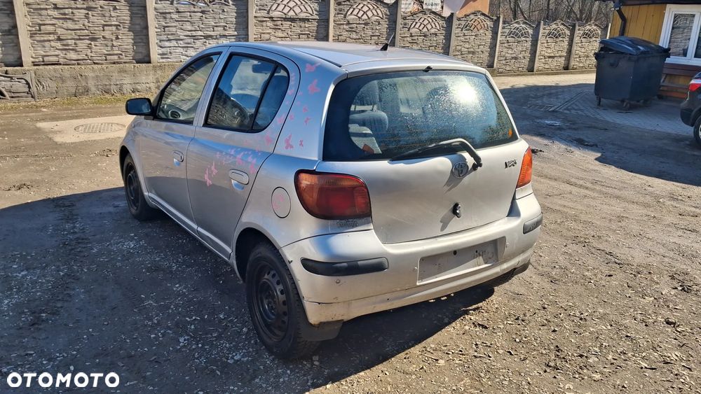 Na części Toyota Yaris I LIFT silnik 1.0 1SZ-FE , 1.3 VVY-i 2SZ-FE lakier 1E7 skrzynia maska zderzak drzwi klapa szyba fotel kanapa lusterko lampa - 3