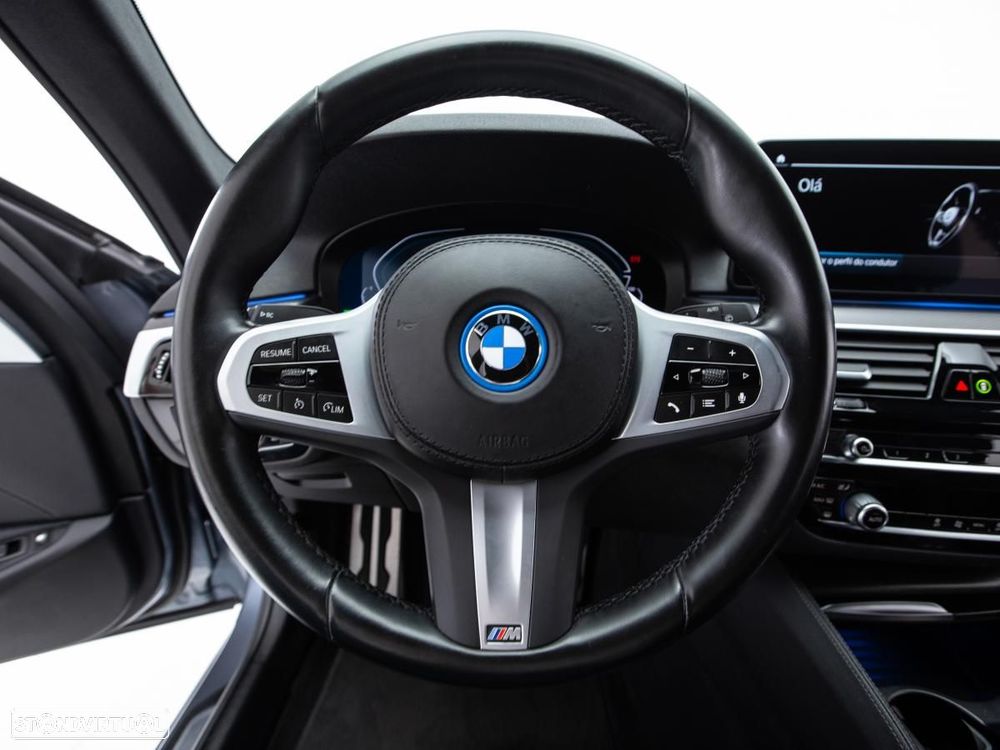 BMW 520 i Pack Desportivo M - 23