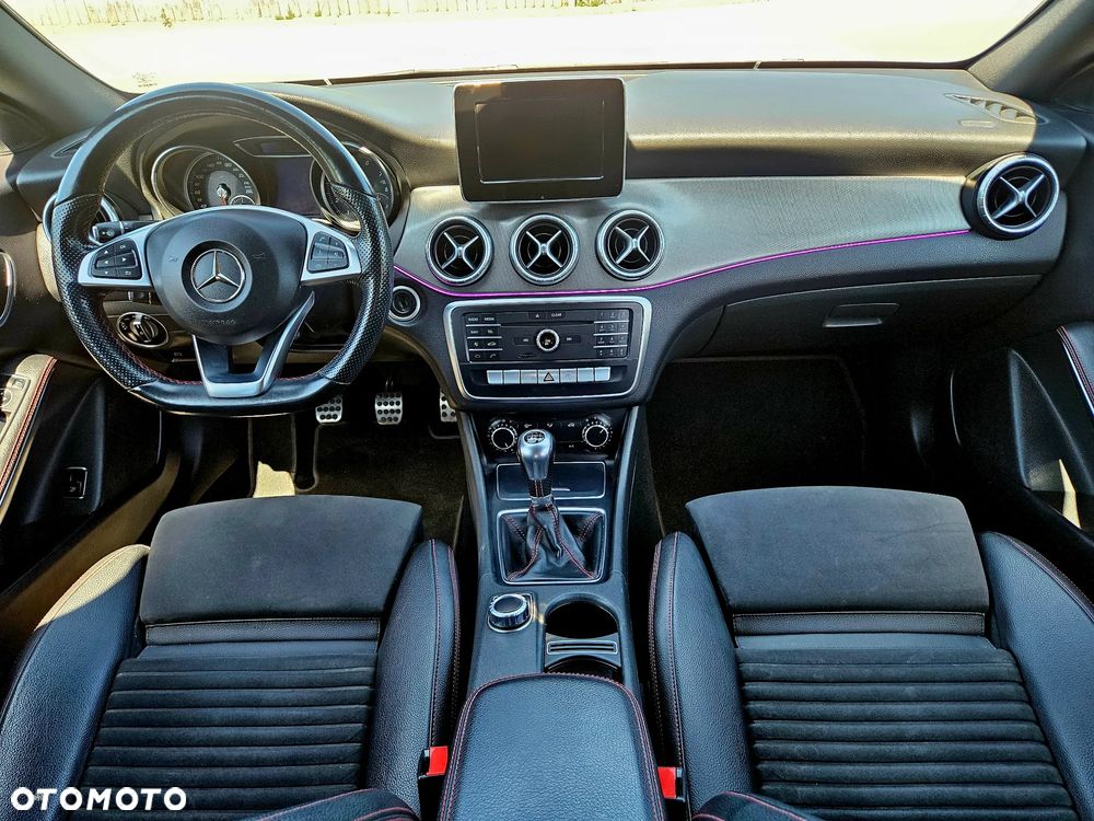 Mercedes-Benz CLA 180 AMG Line - 6
